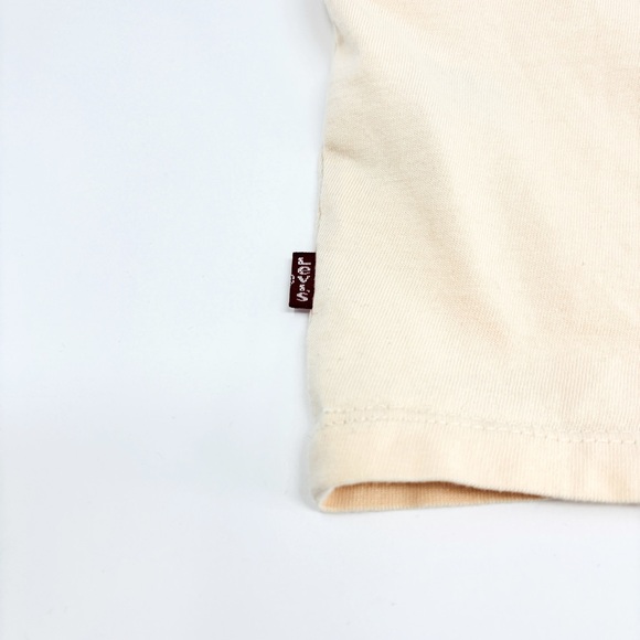 LEVI’S Crop Logo Daisy Tee - Picture 6 of 6